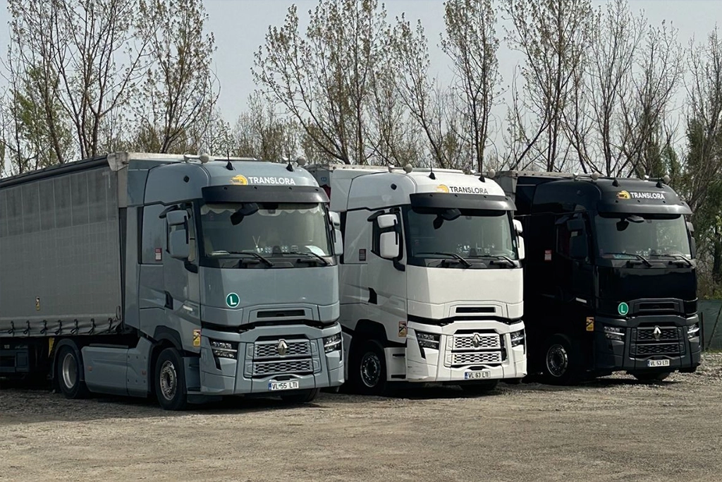 Camioane Renault pregatite de transport marfuri international